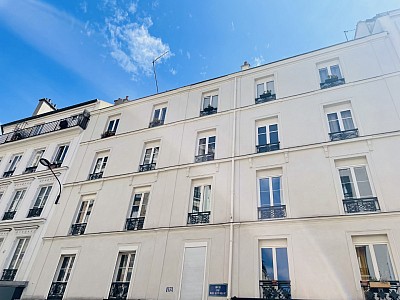 STUDIO A LOUER - PARIS 20EME ARRONDISSEMENT Belleville 12 - 25 m2 - 990 € charges comprises par mois
