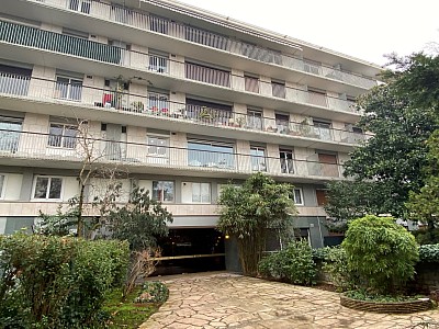 STUDIO A LOUER - NEUILLY SUR SEINE Parc de Neuilly 8 - 14 m2 - 695 € charges comprises par mois