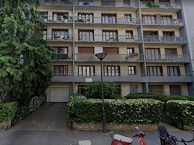 GARAGE A LOUER - PARIS 15EME ARRONDISSEMENT Saint-Lambert 25 - 12 m2 - 150 € charges comprises par mois