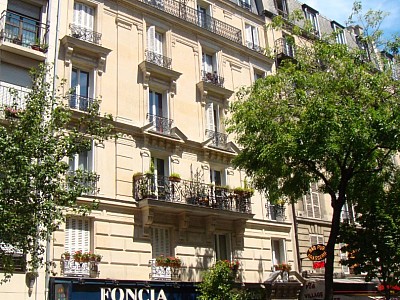 APPARTEMENT T3 A LOUER - PARIS 18EME ARRONDISSEMENT Clignancourt 22 - 53 m2 - 1520 € charges comprises par mois