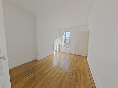 APPARTEMENT T3 A LOUER - PARIS 18EME ARRONDISSEMENT Clignancourt 22 - 52 m2 - 1520 € charges comprises par mois