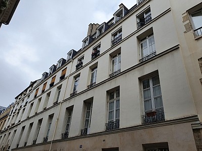 STUDIO A LOUER - PARIS 3EME ARRONDISSEMENT Les Archives 1 - 28 m2 - 994 € charges comprises par mois
