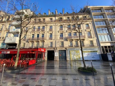 Bureaux à louer - Champs Elysées A LOUER - PARIS 8EME ARRONDISSEMENT - 178 m2 - 11 125 € HC et HT par mois