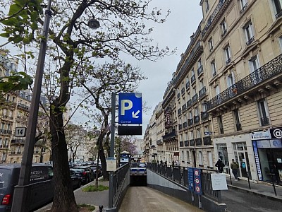 PARKING A LOUER - PARIS 17EME ARRONDISSEMENT Ternes 1 - 190 € charges comprises par mois