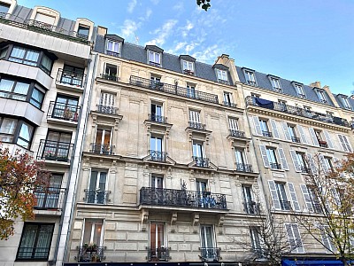 APPARTEMENT T2 A LOUER - PARIS 18EME ARRONDISSEMENT Clignancourt 22 - 53.34 m2 - 1606 € charges comprises par mois