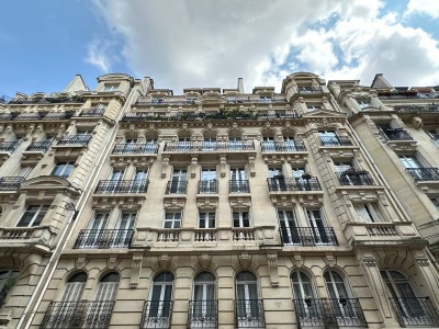 APPARTEMENT T3 A LOUER - PARIS 17EME ARRONDISSEMENT - 82.15 m2 - 2735€ charges comprises par mois