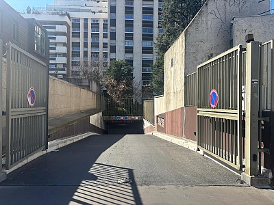 PARKING A LOUER - PARIS 12EME ARRONDISSEMENT - 10 m2 - 85€ charges comprises par mois