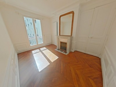 APPARTEMENT T3 A LOUER - PARIS 16EME ARRONDISSEMENT - 62.4 m2 - 1927€ charges comprises par mois