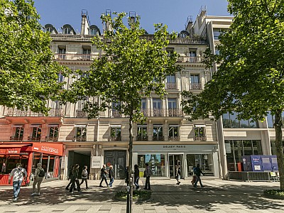 APPARTEMENT T4 A LOUER - PARIS 8EME ARRONDISSEMENT Faubourg du Roule 2 - 145.09 m2 - 8340€ charges comprises par mois
