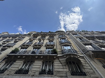 APPARTEMENT T2 A LOUER - PARIS 17EME ARRONDISSEMENT Ternes 6 - 24.37 m2 - 849€ charges comprises par mois