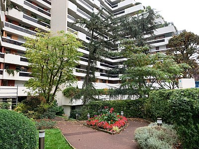 PARKING A LOUER - PARIS 12EME ARRONDISSEMENT - 9 m2 - 100€ charges comprises par mois