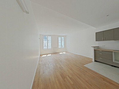 STUDIO A LOUER - PARIS 1ER ARRONDISSEMENT Les Halles 5 - 36.6 m2 - 1465€ charges comprises par mois