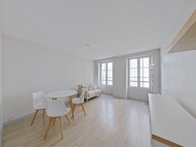 APPARTEMENT T1 A LOUER - PARIS 6EME ARRONDISSEMENT - 26.01 m2 - 1050€ charges comprises par mois