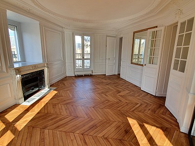APPARTEMENT T5 A LOUER - PARIS 8EME ARRONDISSEMENT Europe 3 - 123.92 m2 - 4645€ charges comprises par mois