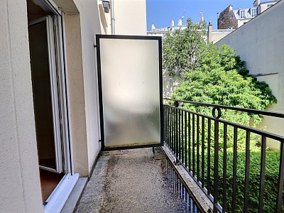 STUDIO A LOUER - PARIS 11EME ARRONDISSEMENT - 25.7 m2 - 903 € charges comprises par mois
