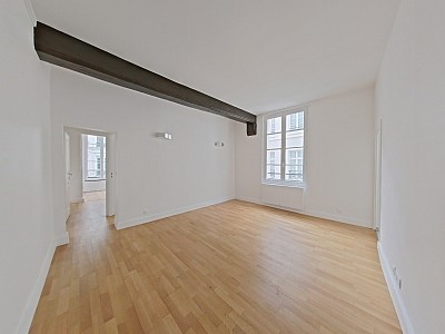 APPARTEMENT T3 A LOUER - PARIS 1ER ARRONDISSEMENT Les Halles 5 - 56.4 m2 - 1860€ charges comprises par mois