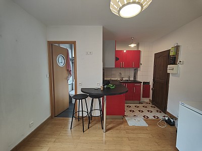 STUDIO A LOUER - PARIS 9EME ARRONDISSEMENT Rochechouart 5 - 15.46 m2 - 634€ charges comprises par mois
