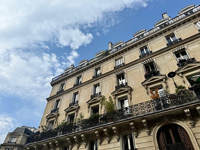 APPARTEMENT T4 A LOUER - PARIS 8EME ARRONDISSEMENT Europe 3 - 99.47 m2 - 3�330�&euro; charges comprises par mois