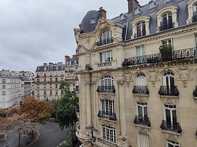 APPARTEMENT T3 A LOUER - PARIS 17EME ARRONDISSEMENT - 89.75 m2 - 2�800�&euro; charges comprises par mois