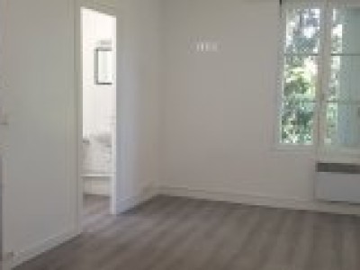 STUDIO A LOUER - IVRY SUR SEINE - 21 m2 - 680�&euro; charges comprises par mois