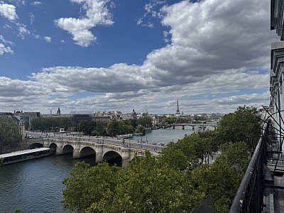APPARTEMENT T5 A LOUER - PARIS 1ER ARRONDISSEMENT Saint-Germain l Auxerrois 2 - 146.15 m2 - 5 076 &euro; charges comprises par mois