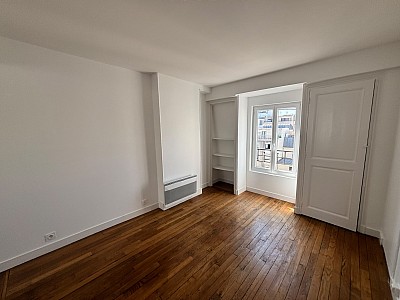 APPARTEMENT T2 A LOUER - PARIS 14EME ARRONDISSEMENT - 39.39 m2 - 1 380 &euro; charges comprises par mois