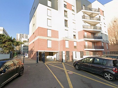 PARKING A LOUER - STAINS - 1 m2 - 70 &euro; charges comprises par mois