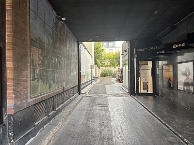 GARAGE A LOUER - PARIS 16EME ARRONDISSEMENT - 12 m2 - 280 &euro; charges comprises par mois