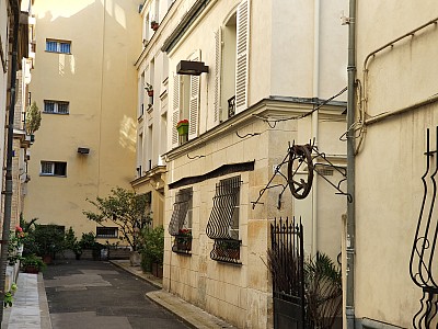 APPARTEMENT T2 A LOUER - PARIS 17EME ARRONDISSEMENT - 28.6 m2 - 981 &euro; charges comprises par mois