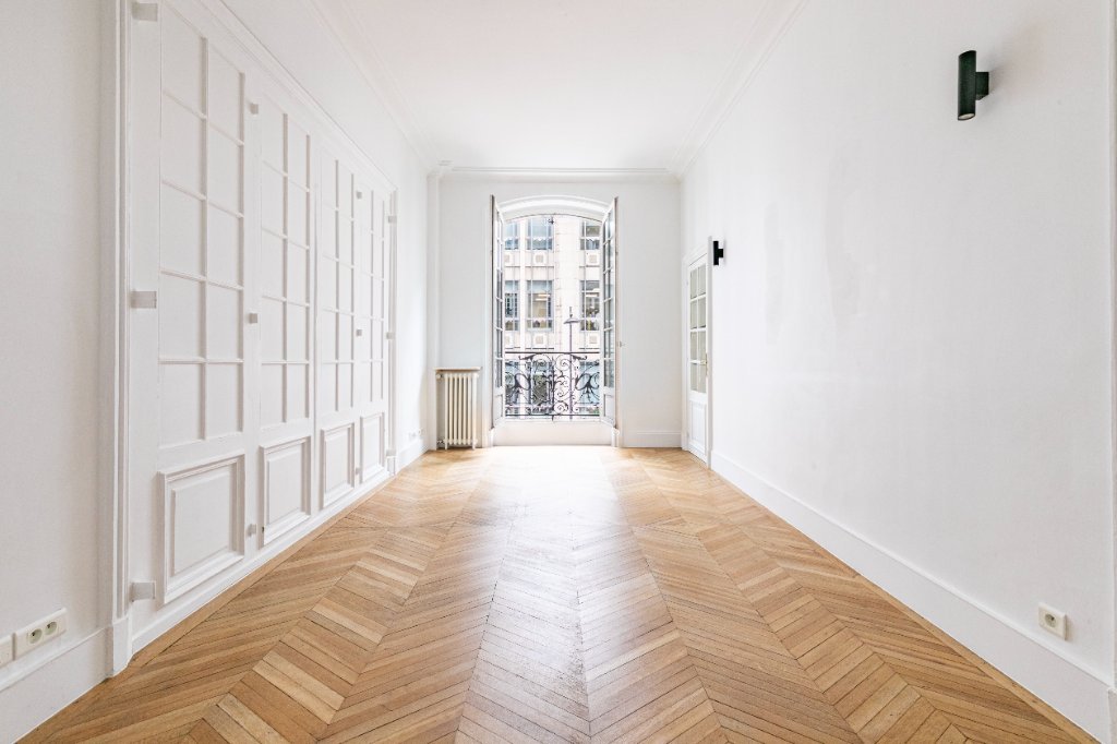 BUREAU A LOUER - PARIS 8EME ARRONDISSEMENT - 14 081,67 € HC et HT par mois