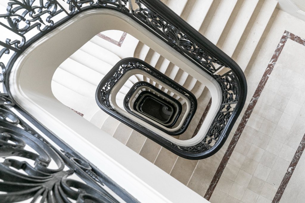 BUREAU A LOUER - PARIS 8EME ARRONDISSEMENT - 14 081,67 € HC et HT par mois