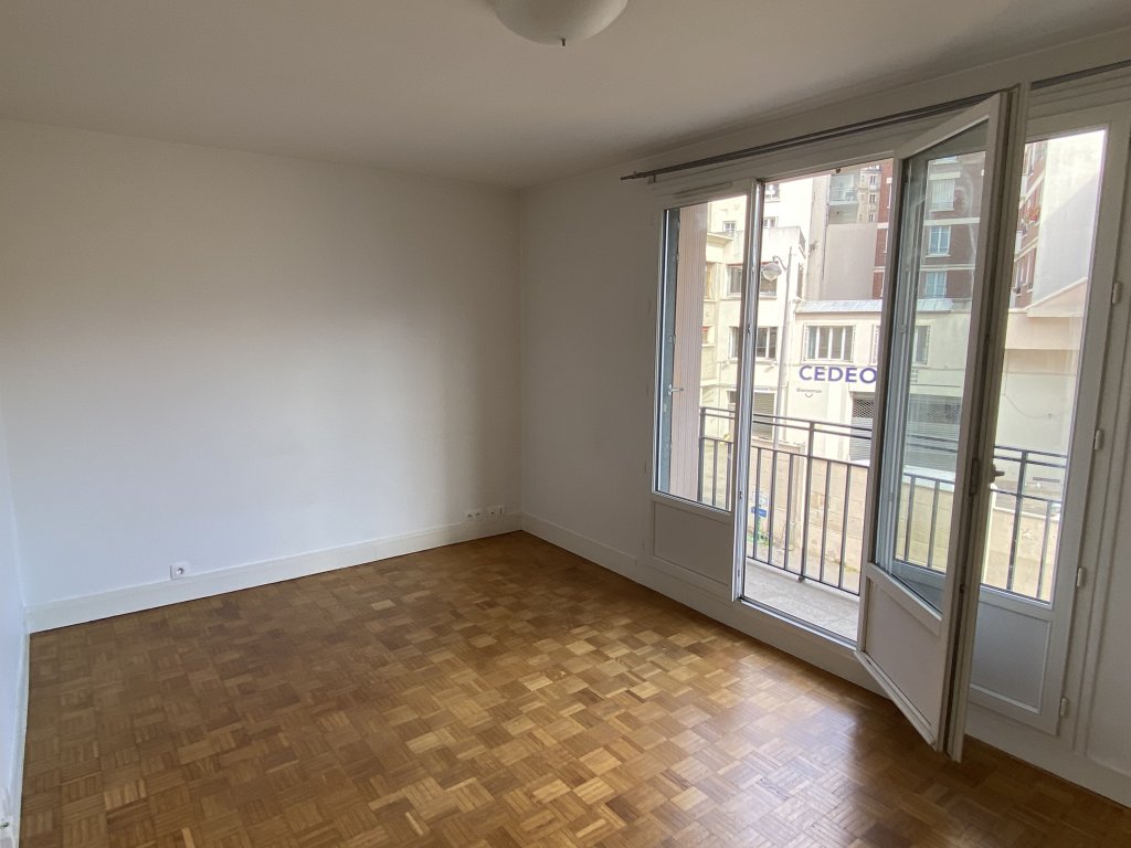 STUDIO A LOUER - PARIS 13EME ARRONDISSEMENT - 24.19 m2 - 851 € charges comprises par mois
