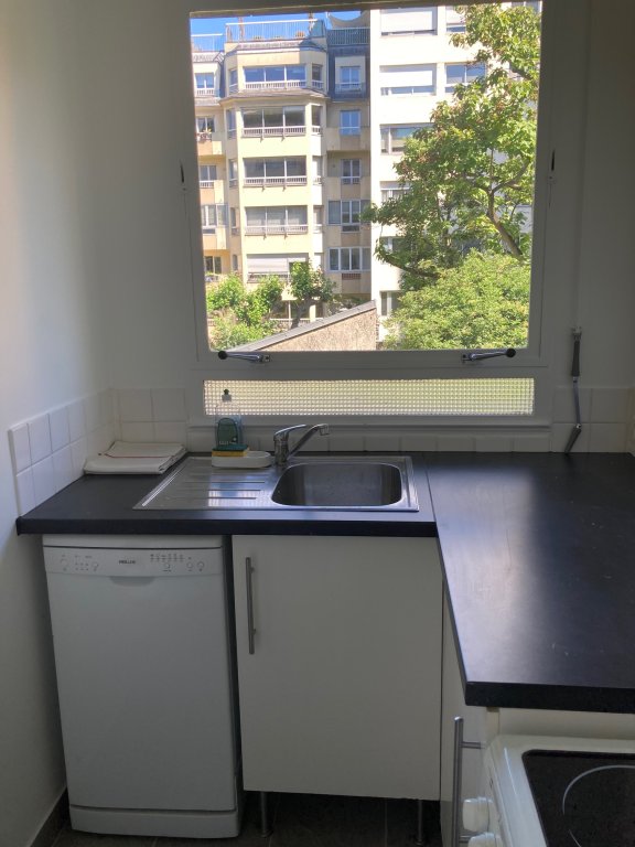 STUDIO A LOUER - PARIS 16EME ARRONDISSEMENT - 30.47 m2 - 1 390 € charges comprises par mois