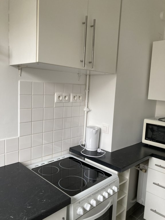 STUDIO A LOUER - PARIS 16EME ARRONDISSEMENT - 30.47 m2 - 1 390 € charges comprises par mois