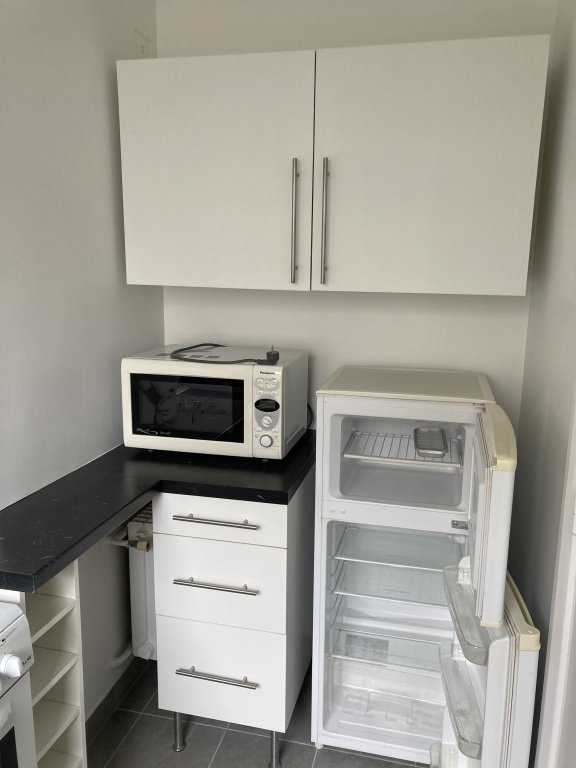 STUDIO A LOUER - PARIS 16EME ARRONDISSEMENT - 30.47 m2 - 1 390 € charges comprises par mois