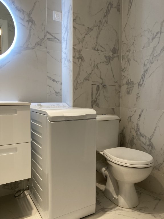 STUDIO A LOUER - PARIS 16EME ARRONDISSEMENT - 30.47 m2 - 1 390 € charges comprises par mois