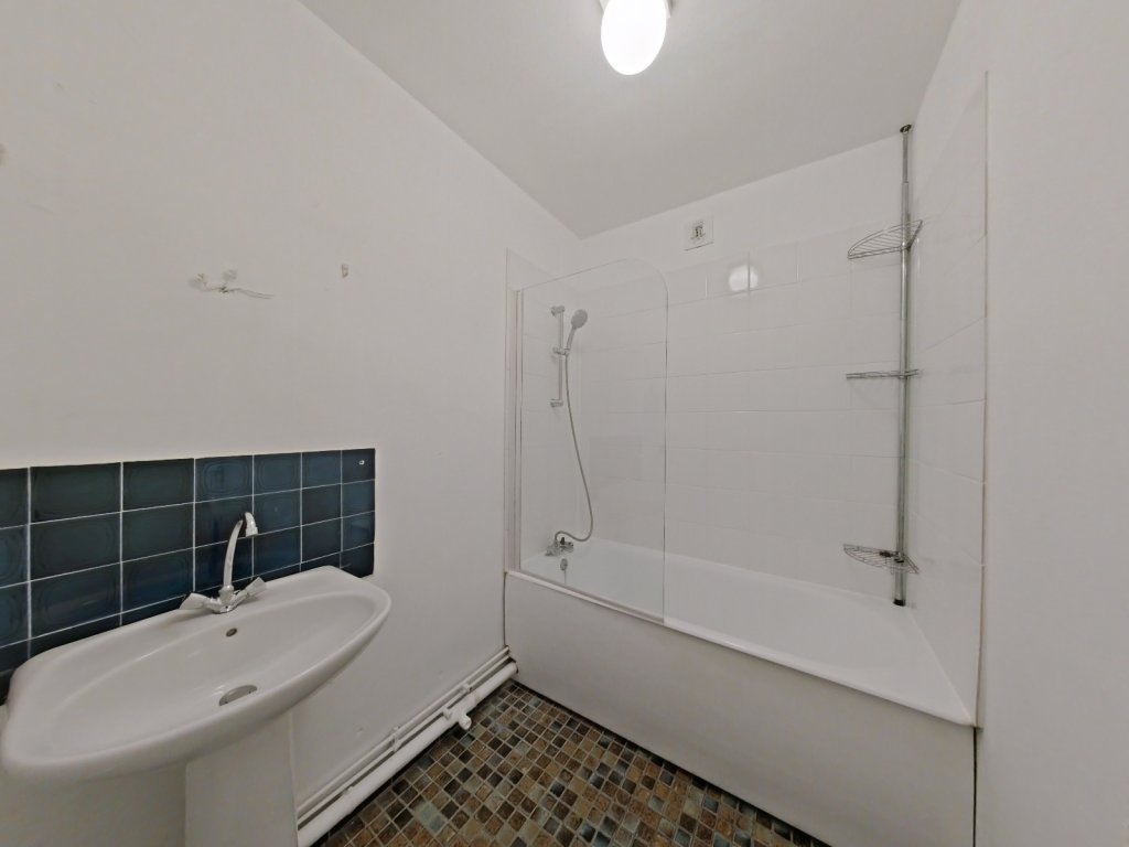 APPARTEMENT T2 A LOUER - PARIS 11EME ARRONDISSEMENT - 56.13 m2 - 1 763,10 € charges comprises par mois