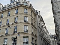 STUDIO A LOUER - PARIS 1ER ARRONDISSEMENT Les Halles 5 - 36.9 m2 - 1 490 € charges comprises par mois