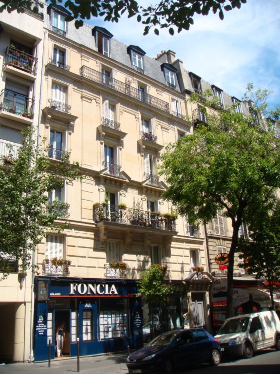 APPARTEMENT T3 A LOUER - PARIS 18EME ARRONDISSEMENT Clignancourt 22 - 53 m2 - 1 520 € charges comprises par mois