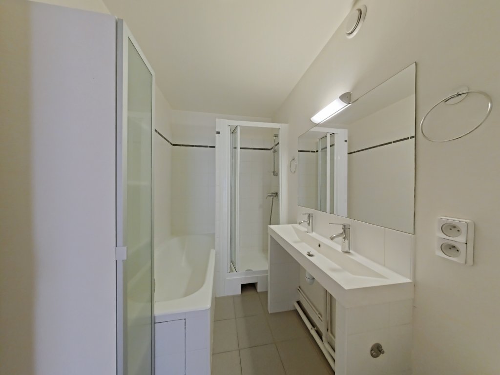 APPARTEMENT T4 A LOUER - PARIS 15EME ARRONDISSEMENT Saint-Lambert 8 - 90.82 m2 - 2 868 € charges comprises par mois