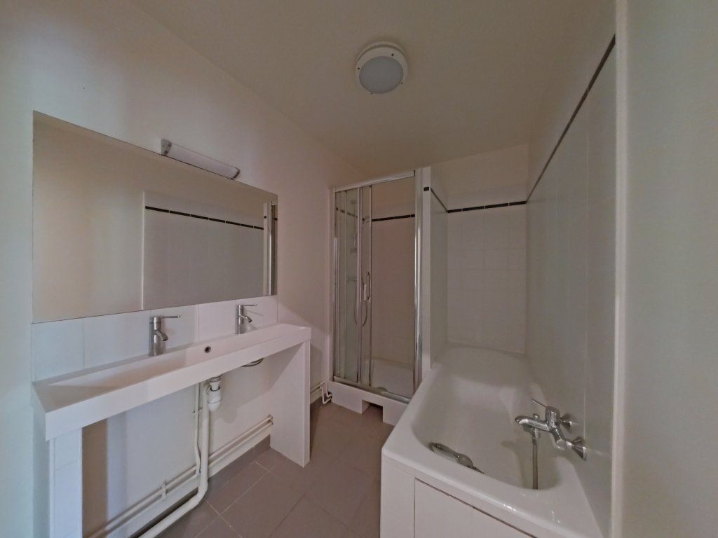 APPARTEMENT T4 A LOUER - PARIS 15EME ARRONDISSEMENT Saint-Lambert 8 - 90.82 m2 - 2 868 € charges comprises par mois