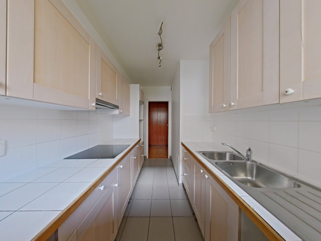 APPARTEMENT T4 A LOUER - PARIS 15EME ARRONDISSEMENT Saint-Lambert 8 - 90.82 m2 - 2 868 € charges comprises par mois