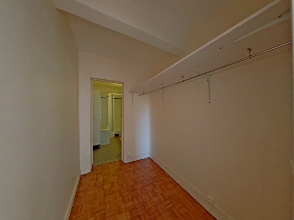 APPARTEMENT T4 A LOUER - PARIS 15EME ARRONDISSEMENT Saint-Lambert 8 - 90.82 m2 - 2 868 € charges comprises par mois